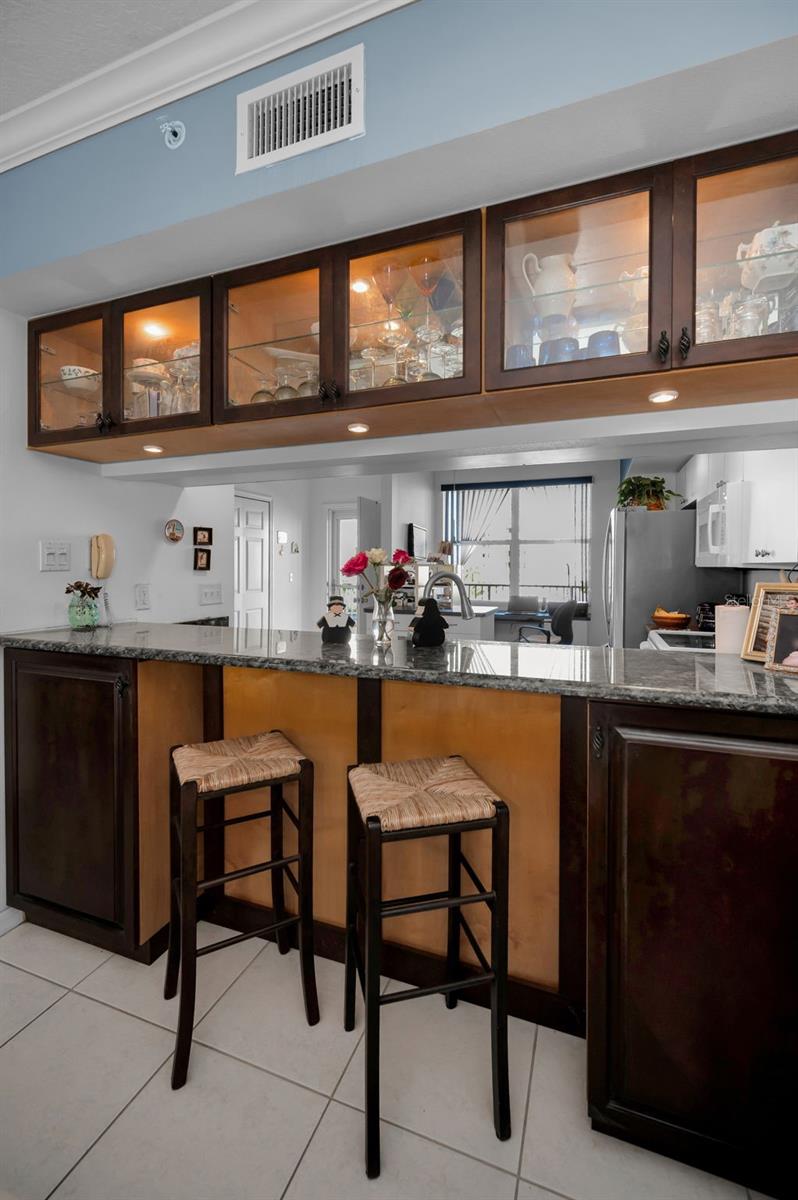 COUNTRY CLUB CONDO AT EAST BAY - Residential