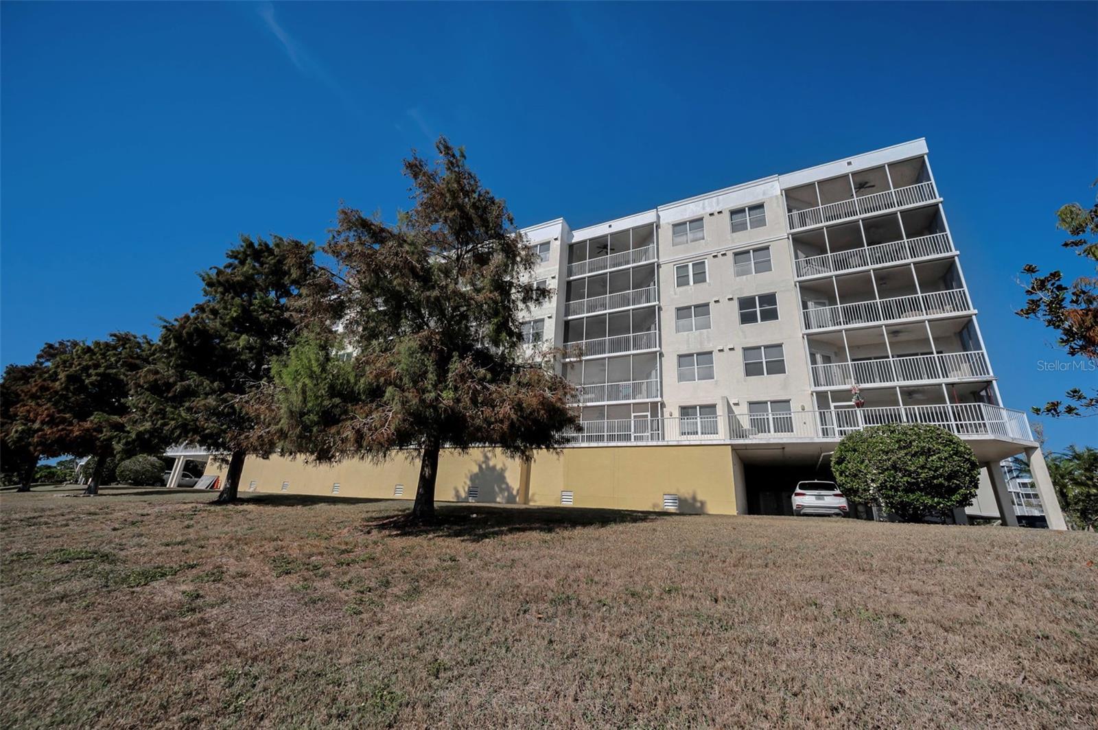 COUNTRY CLUB CONDO AT EAST BAY - Residential