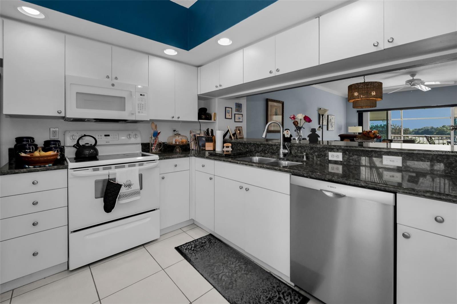 COUNTRY CLUB CONDO AT EAST BAY - Residential