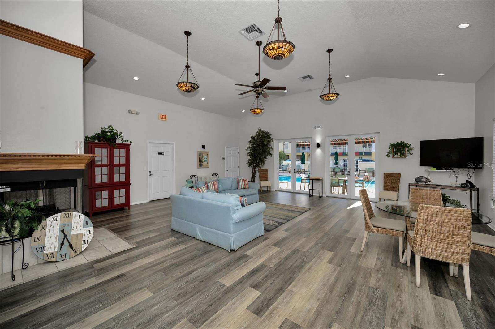 COUNTRY CLUB CONDO AT EAST BAY - Residential