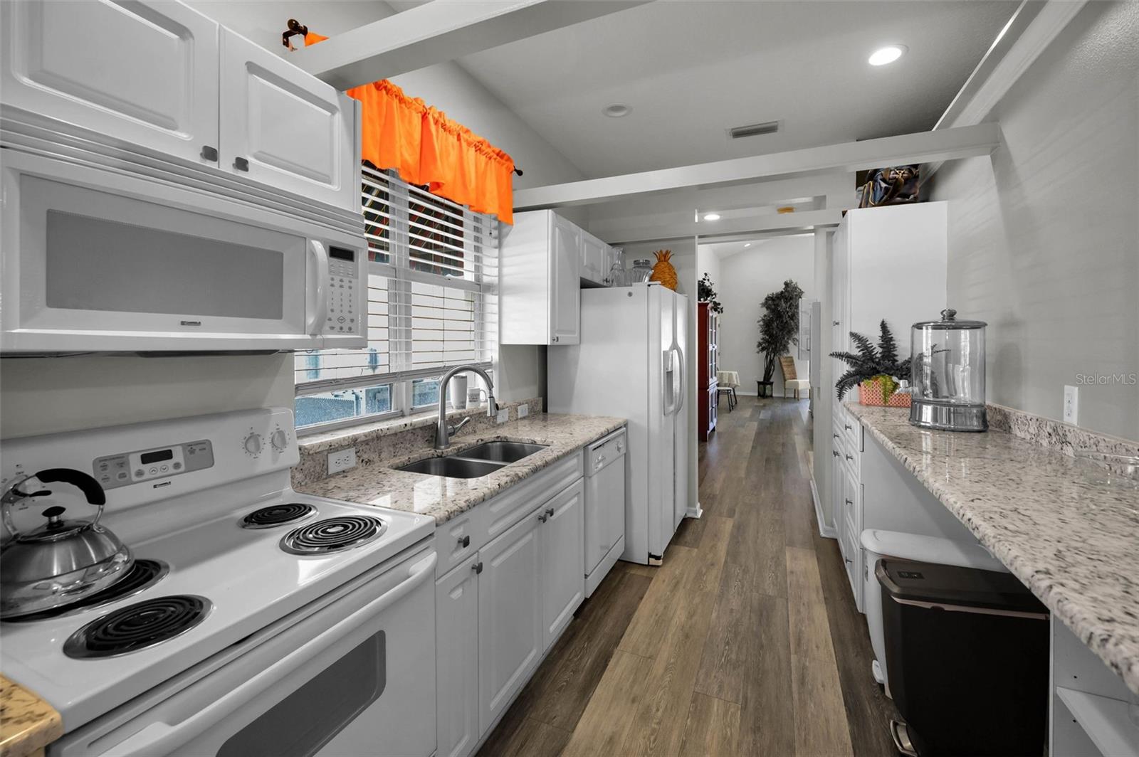 COUNTRY CLUB CONDO AT EAST BAY - Residential