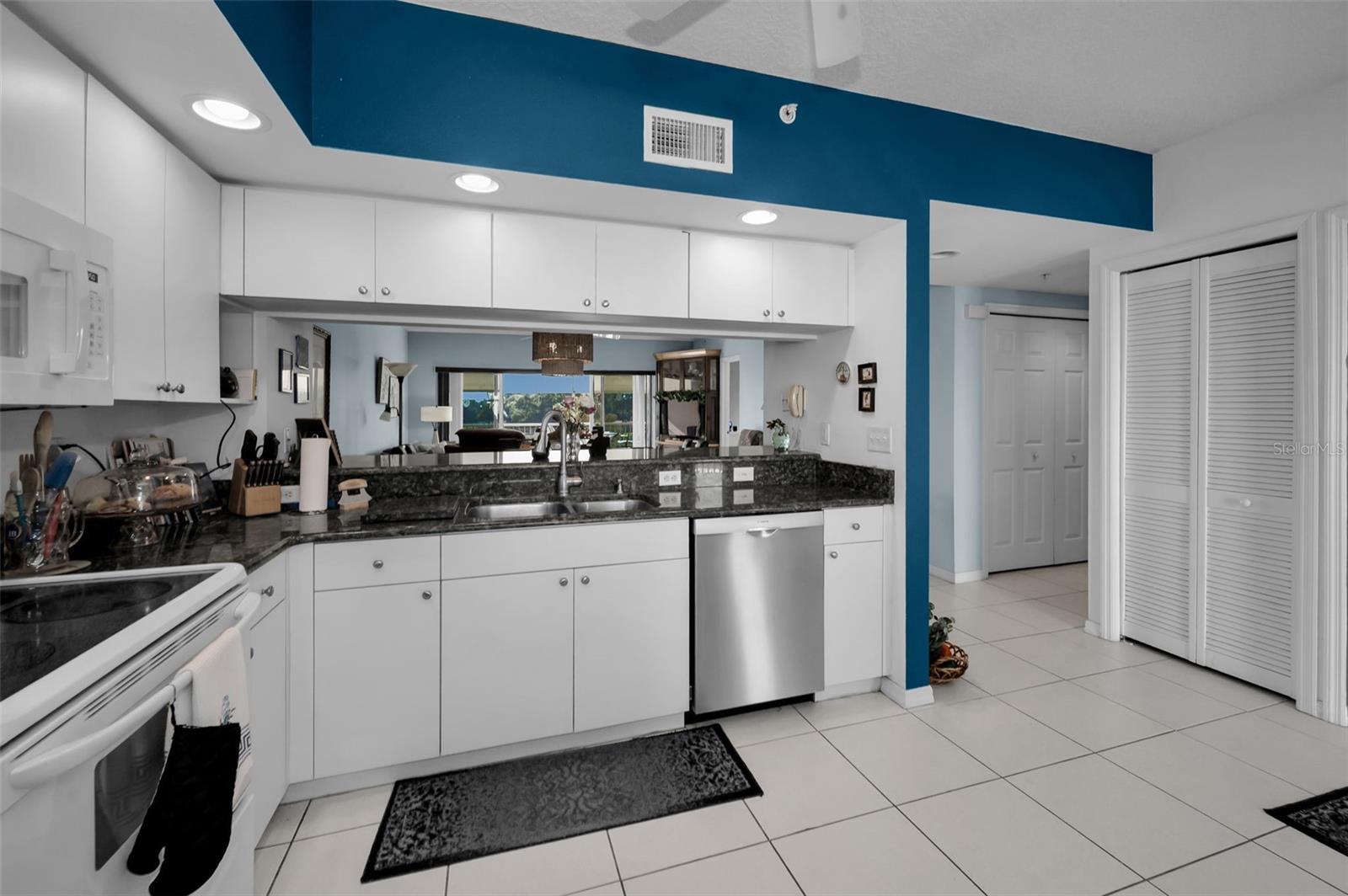 COUNTRY CLUB CONDO AT EAST BAY - Residential