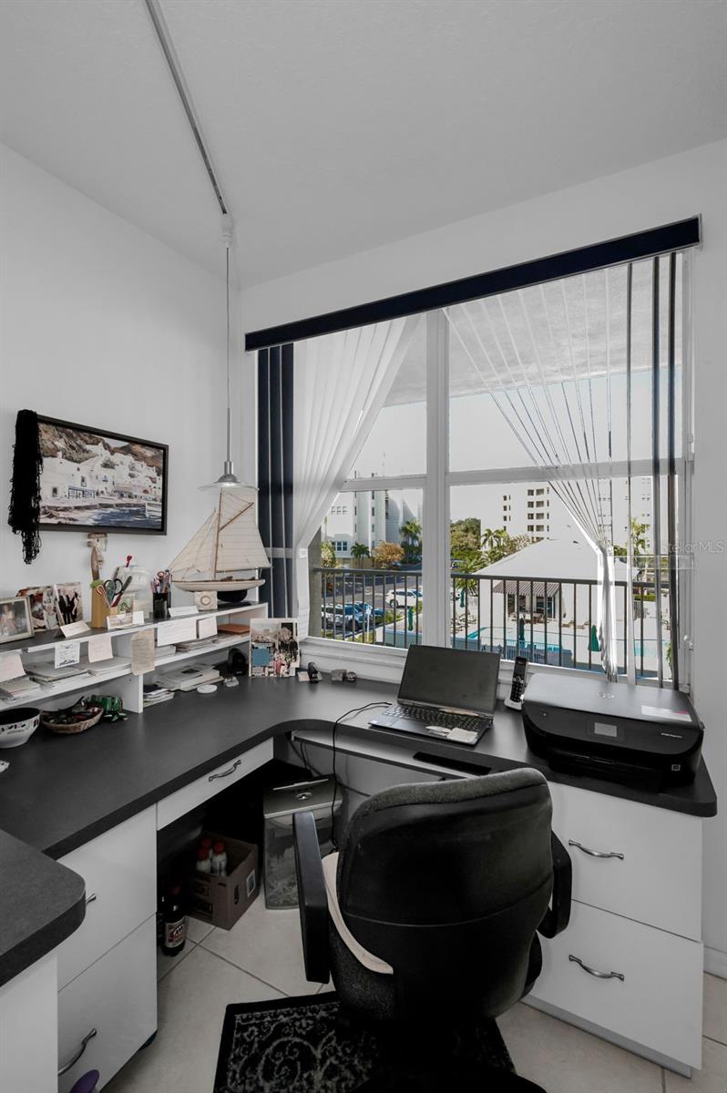 COUNTRY CLUB CONDO AT EAST BAY - Residential