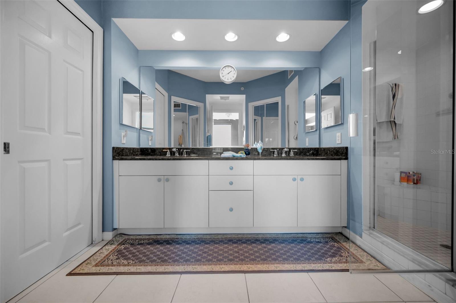 COUNTRY CLUB CONDO AT EAST BAY - Residential