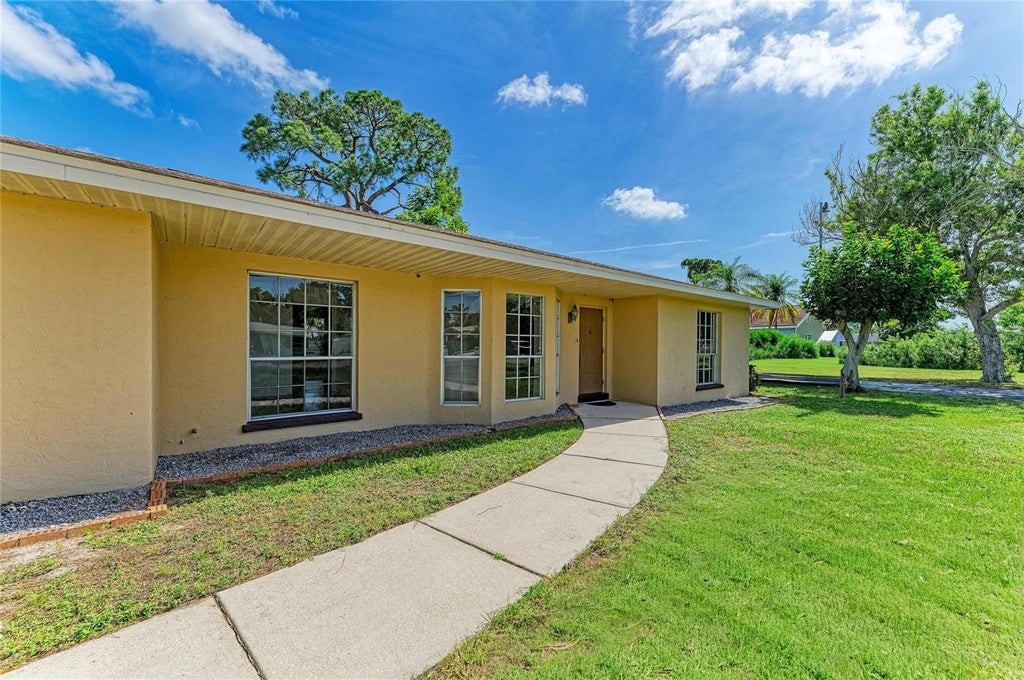 Photo of 4404 18th Avenue W, Bradenton, FL 34209 (MLS # A4700670)