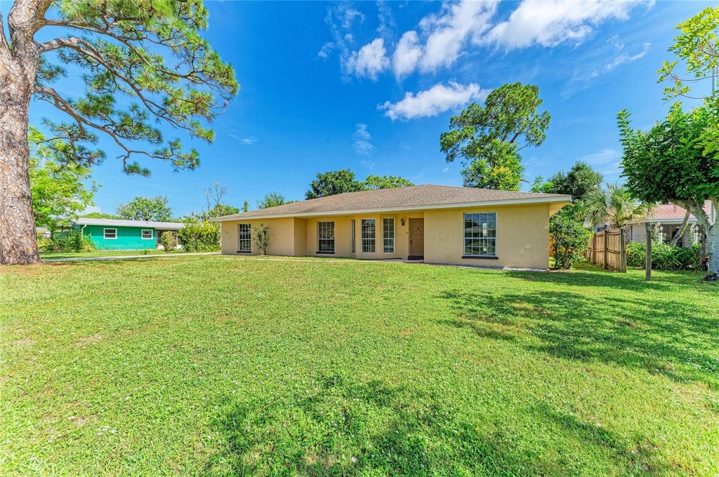 Photo of 4404 18th Avenue W, Bradenton, FL 34209 (MLS # A4700670)