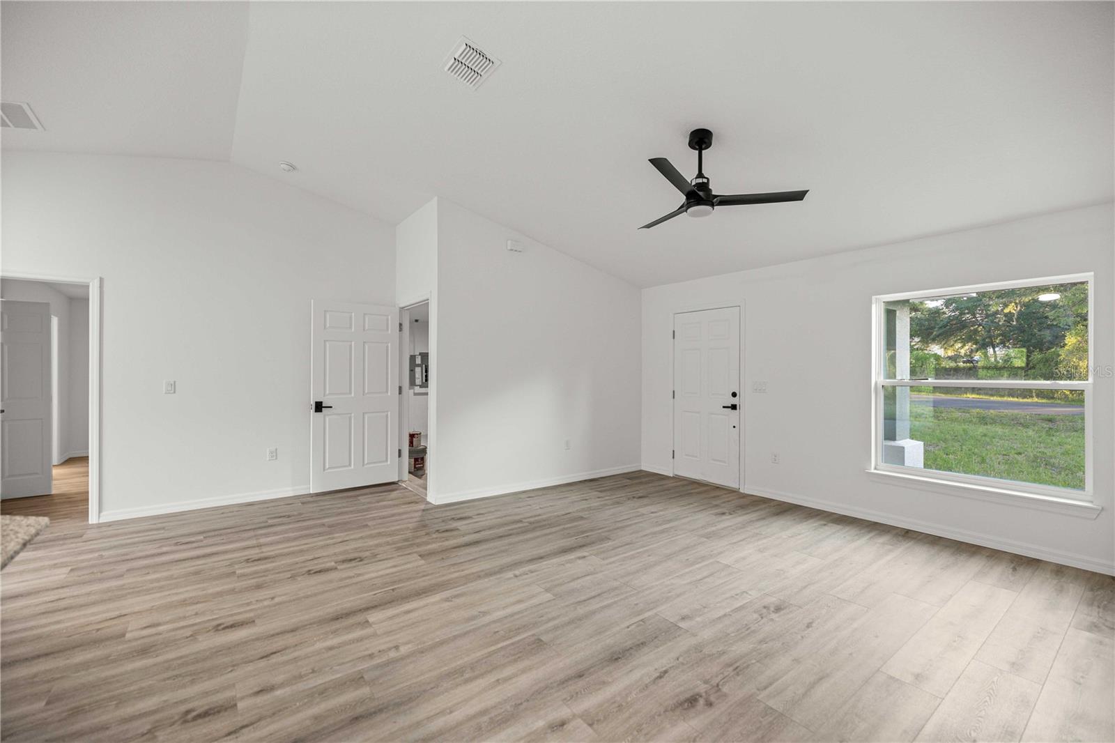 RAINBOW LAKES ESTATE - Residential