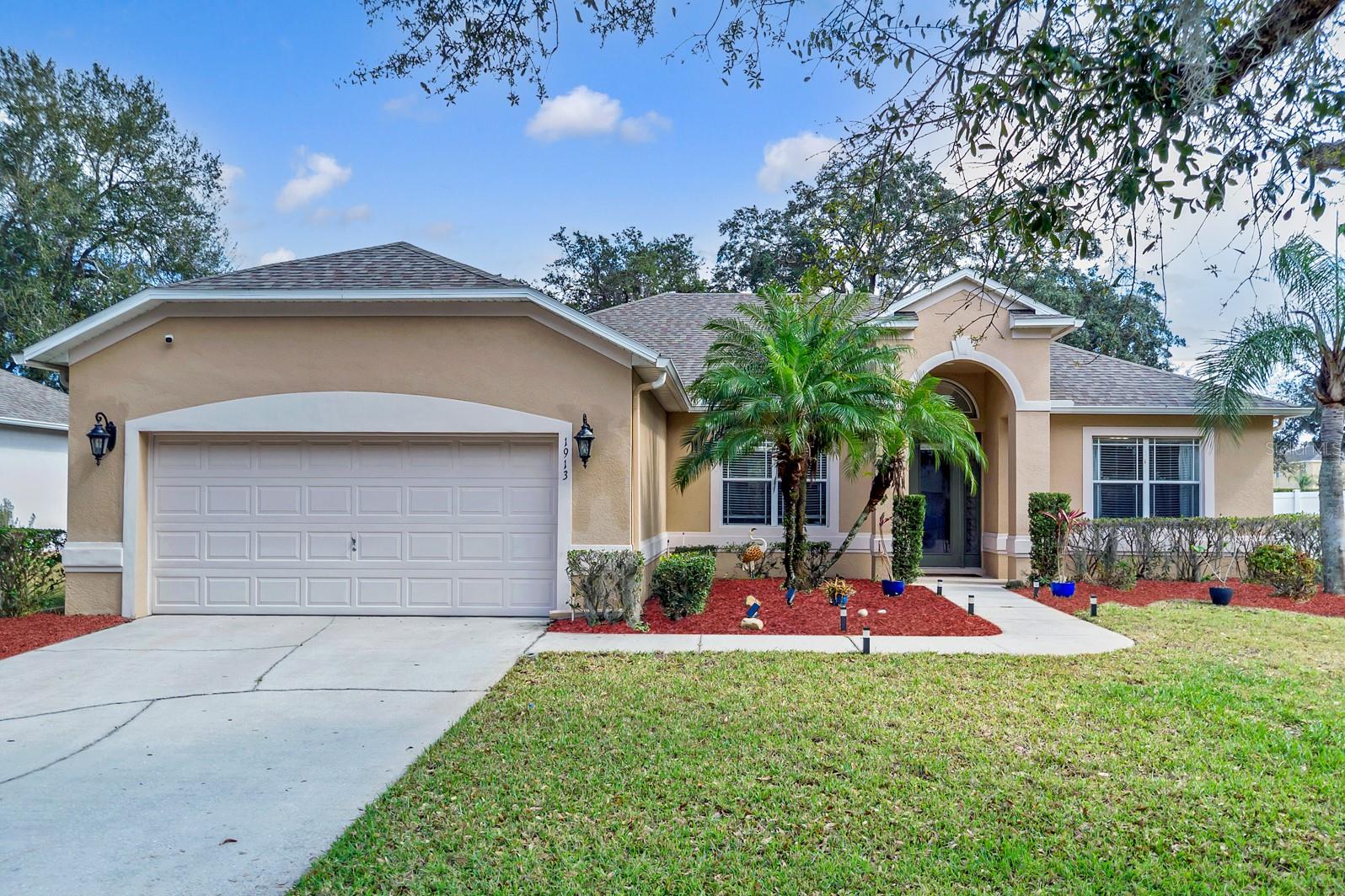 1913 LAZY OAKS LOOP