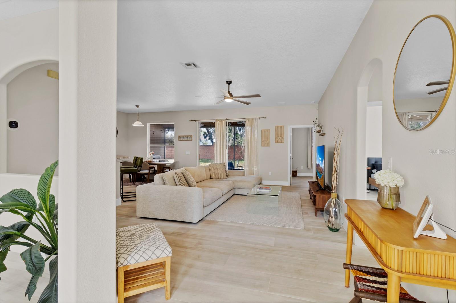 1913 LAZY OAKS LOOP