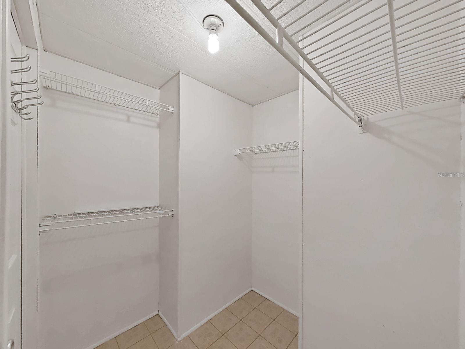 FOXWOOD LAKE ESTATES PH 01 - Residential