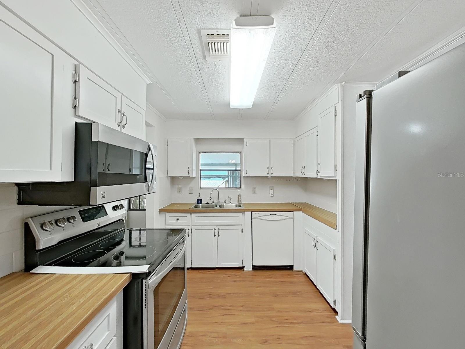FOXWOOD LAKE ESTATES PH 01 - Residential