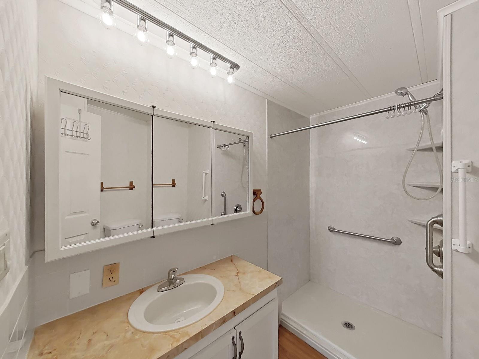 FOXWOOD LAKE ESTATES PH 01 - Residential