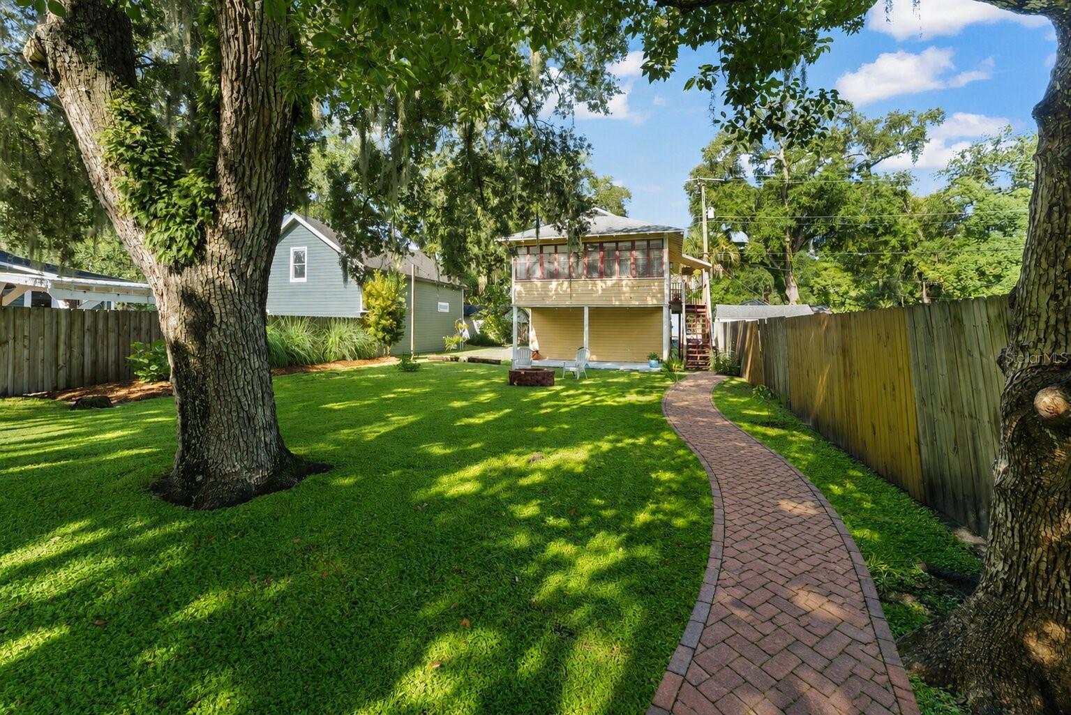 1018 S ELM AVENUE