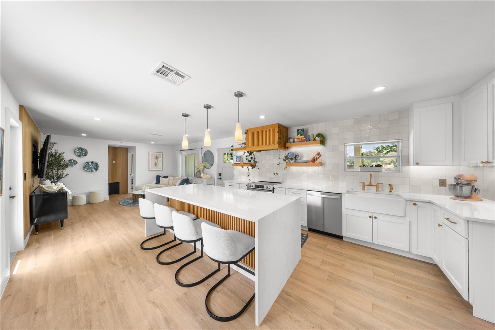 4317 1ST AVENUE DRIVE NW, BRADENTON, FL, 34209 4 4317 1ST AVENUE DRIVE NW
