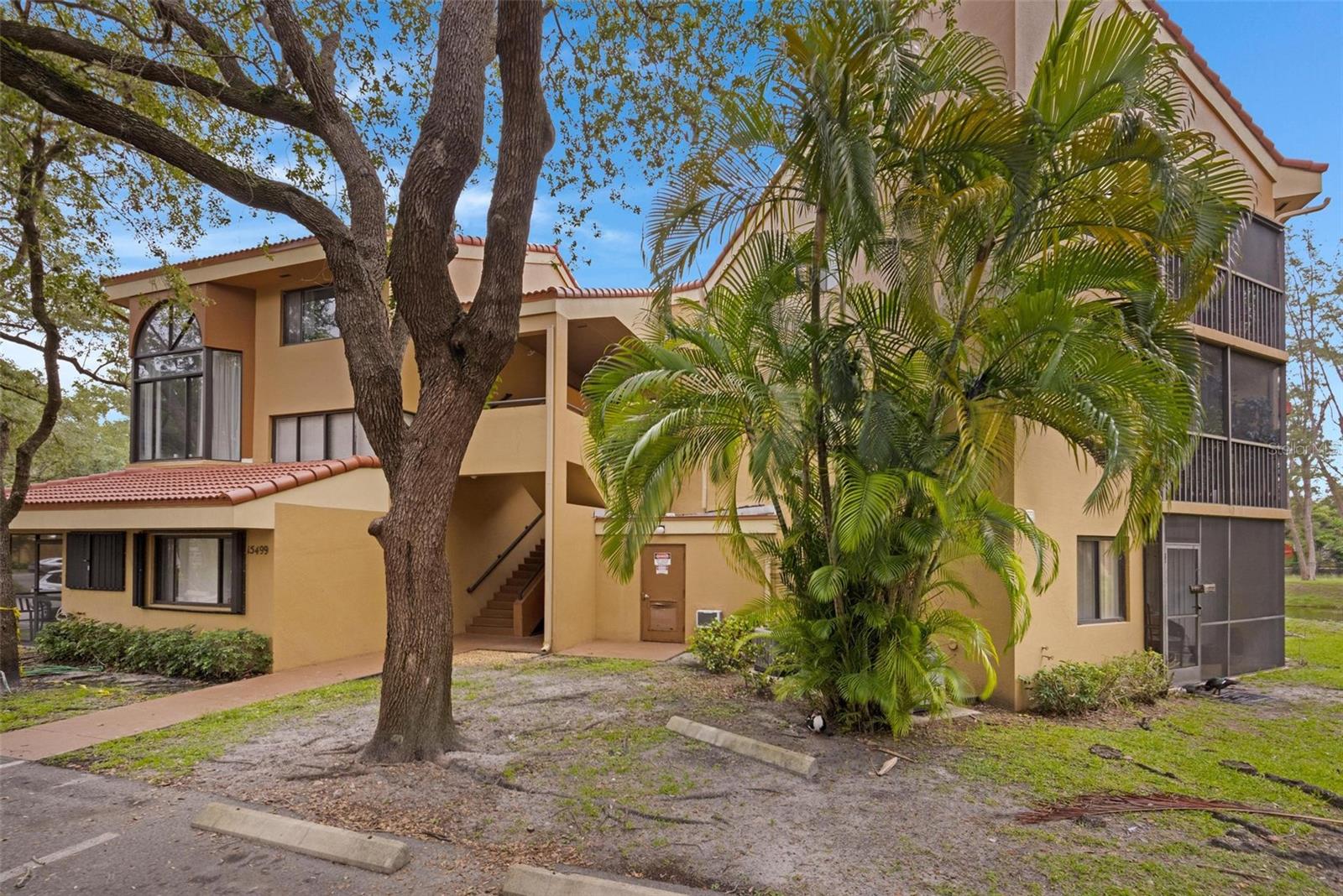 15499 MIAMI LAKEWAY N 208