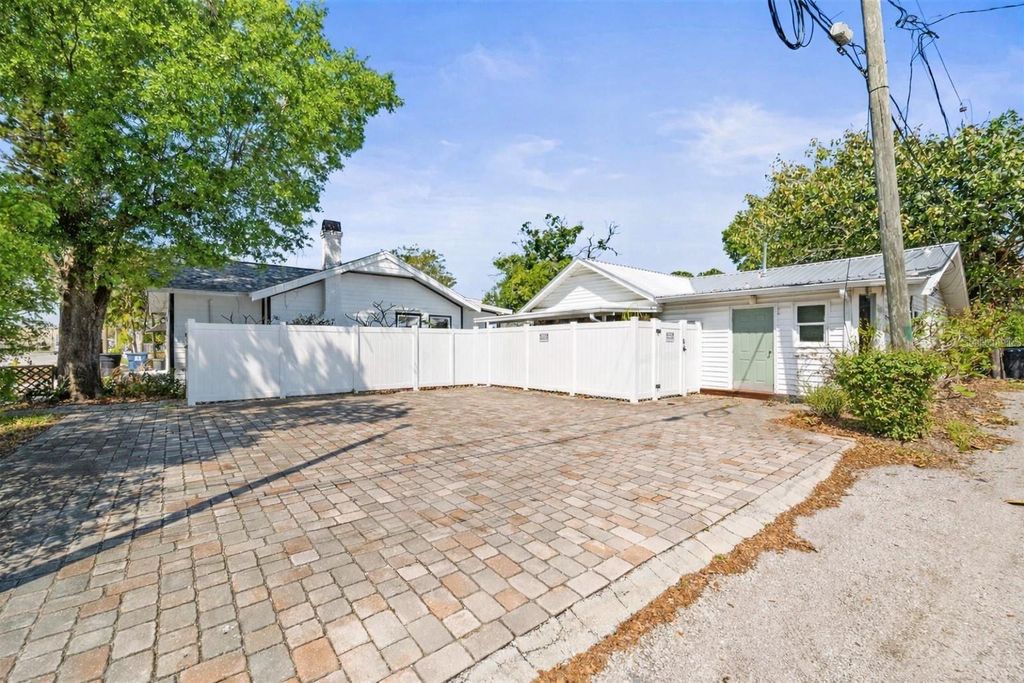 Photo of 1619 7th Avenue N, St Petersburg, FL 33713 (MLS # TB8487663)