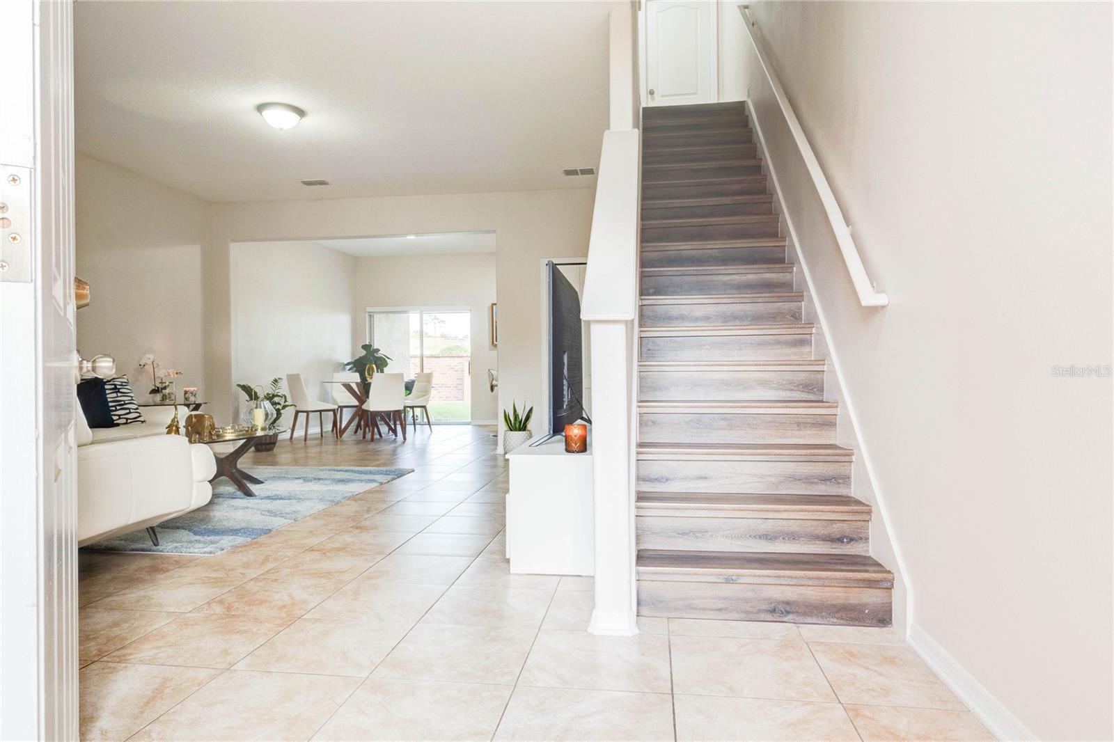 2934 RODRICK CIRCLE