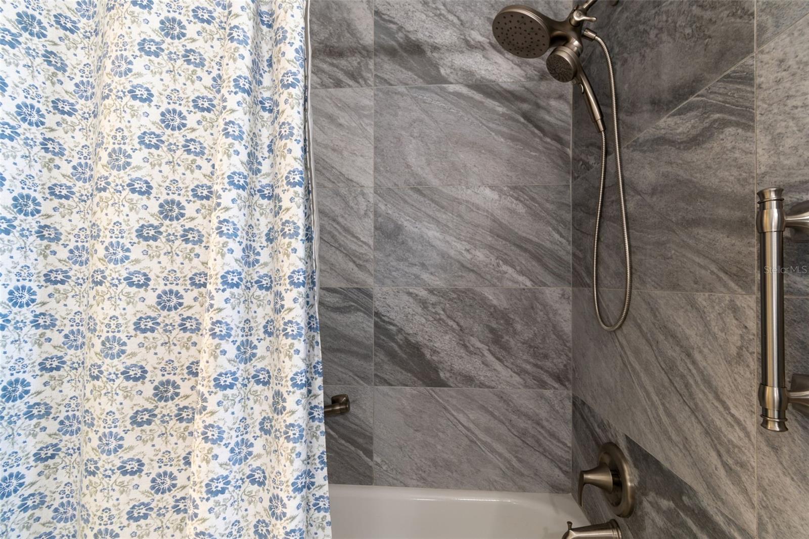 CARROLLTON LAKES - Residential