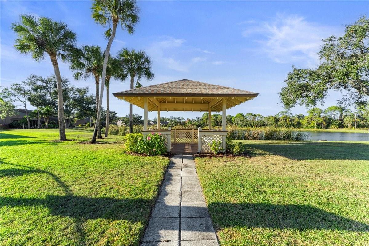 WOODLAKE VILLAS AT PALM-AIRE V - Residential