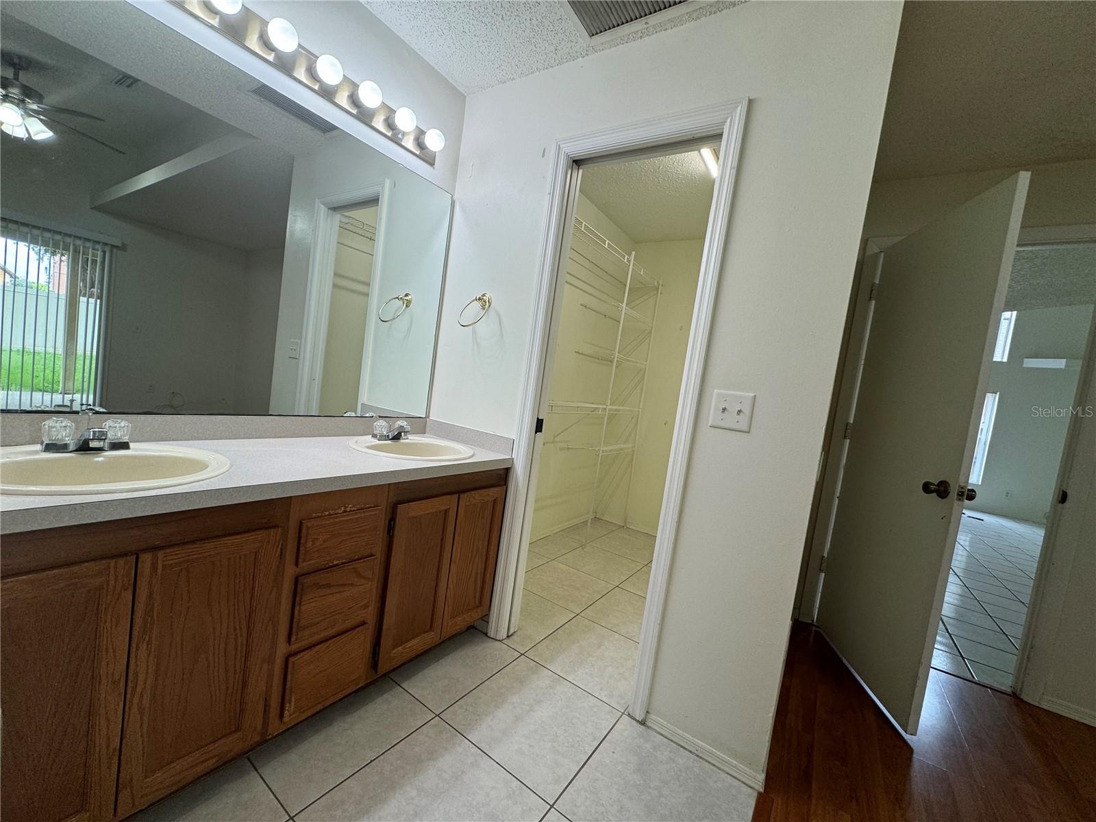 RIVERSIDE ESTATE - Residential Lease