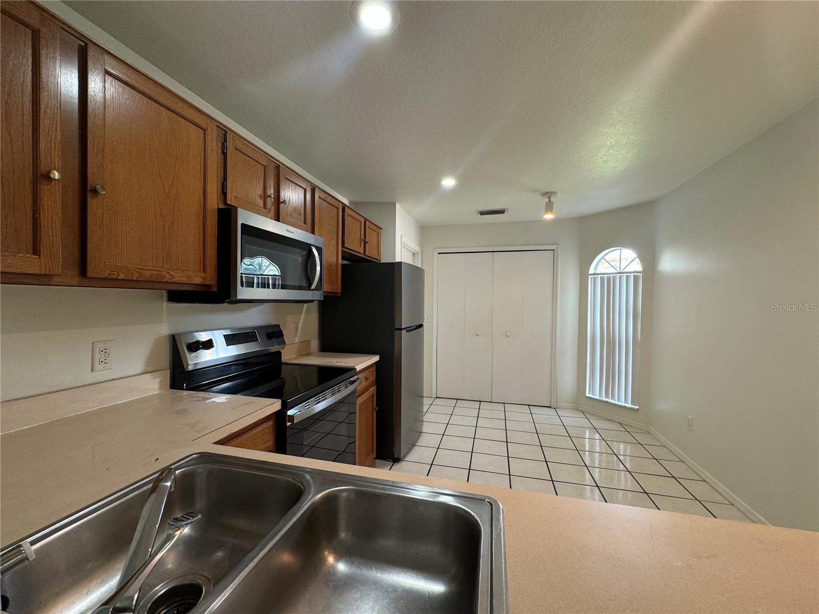 RIVERSIDE ESTATE - Residential Lease