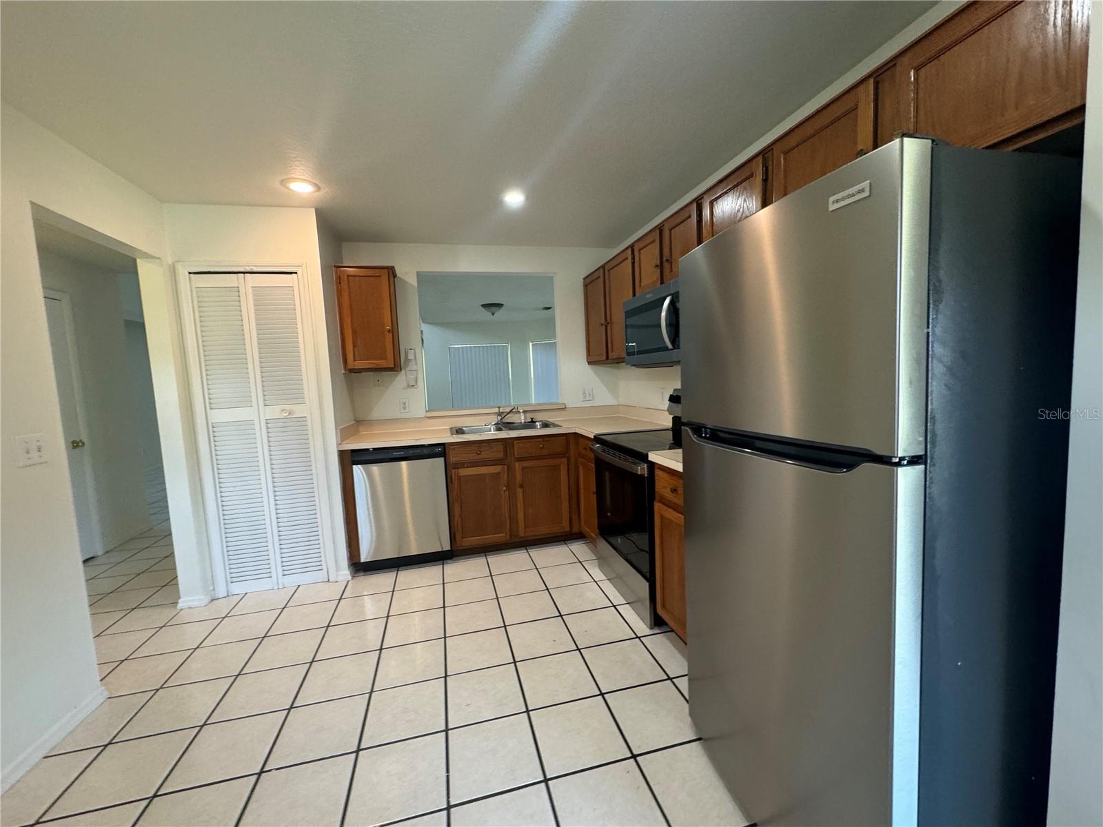 RIVERSIDE ESTATE - Residential Lease