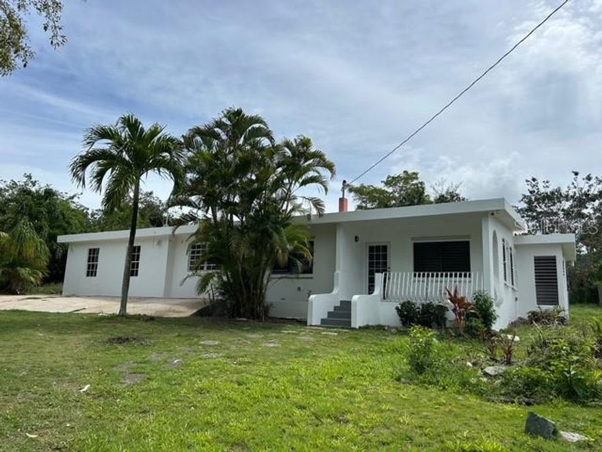 Casa Las Palmas is located on a cul-de-sac & is nestled in one of the island’s north side neighborhoods: Las Marias. This residence of considerable size has a total of 3 bedrooms and 1 full bathroom, a foyer, Kitchen, Dining Room , Great Room, large Laundry Room, interior storage room & a back yard patio. 

The ample yard has a bountiful variety of palms and some shade trees…

This property could be a singular Caribbean residence, a multi-unit home &/or a vacation rental..!