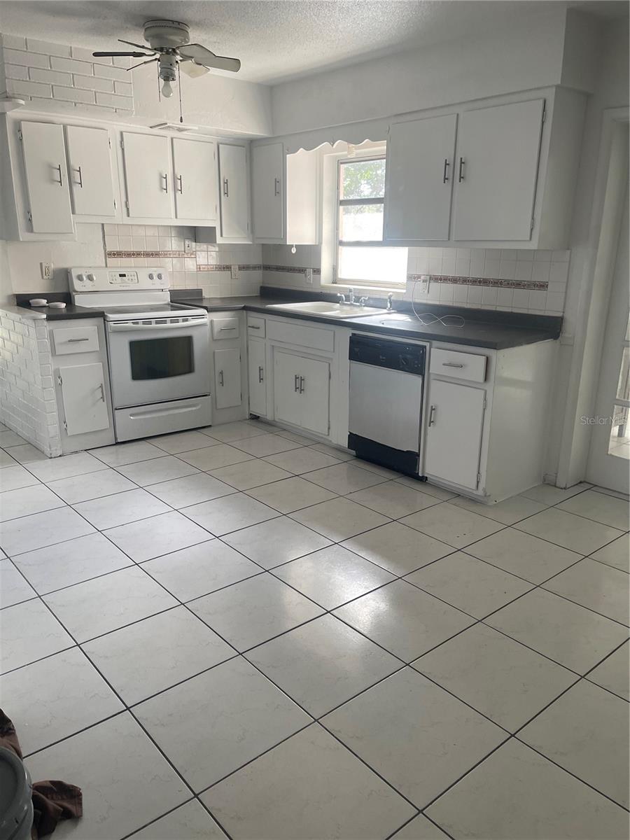BROADACRES - Residential Lease