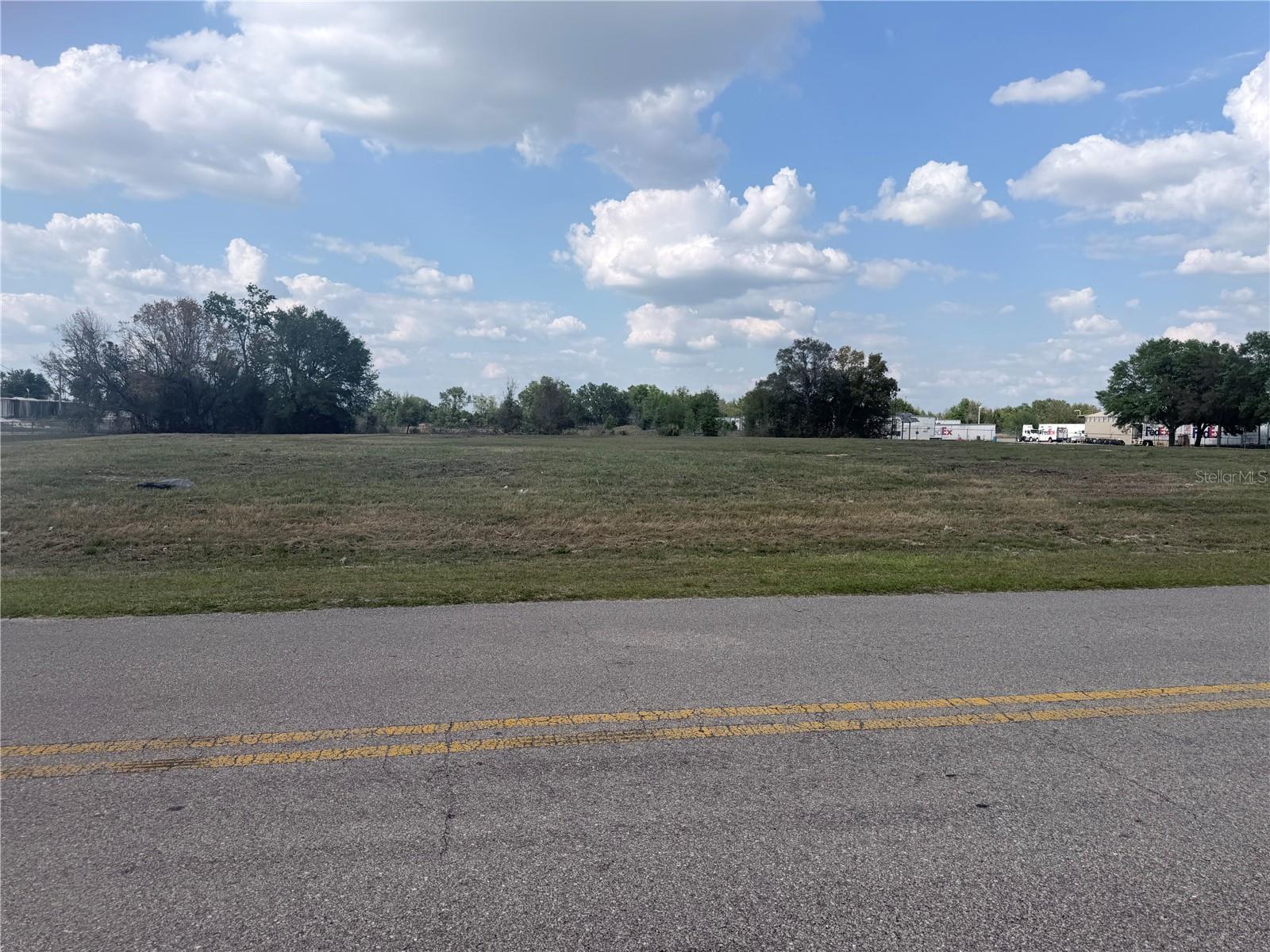 RUNWAY INDUST PLAZA - Land