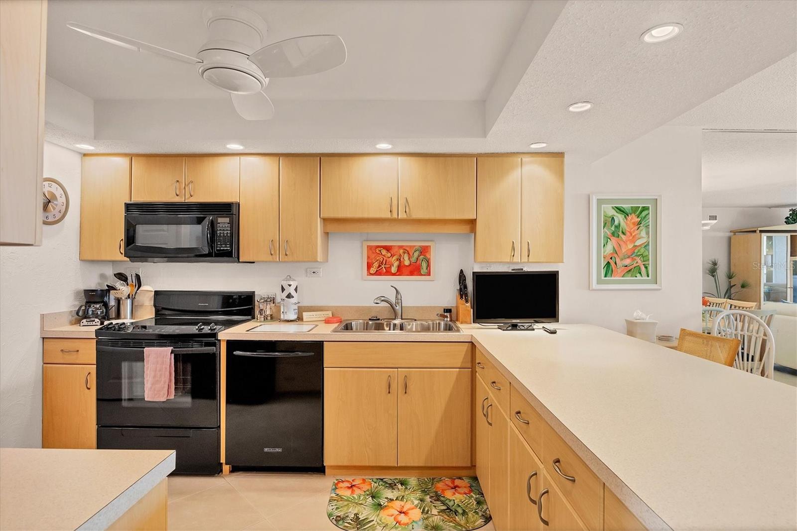 SIESTA BREAKERS - Residential Lease