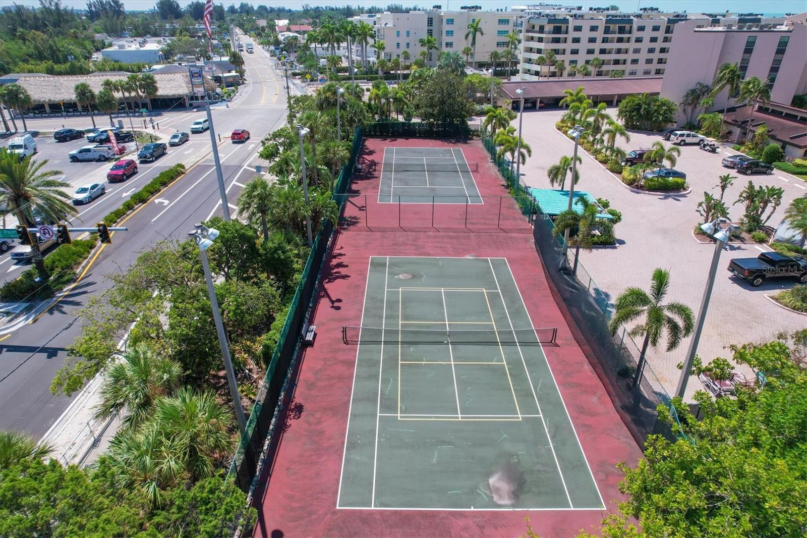 SIESTA BREAKERS - Residential Lease