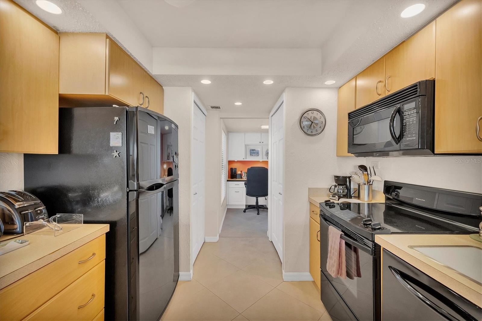 SIESTA BREAKERS - Residential Lease