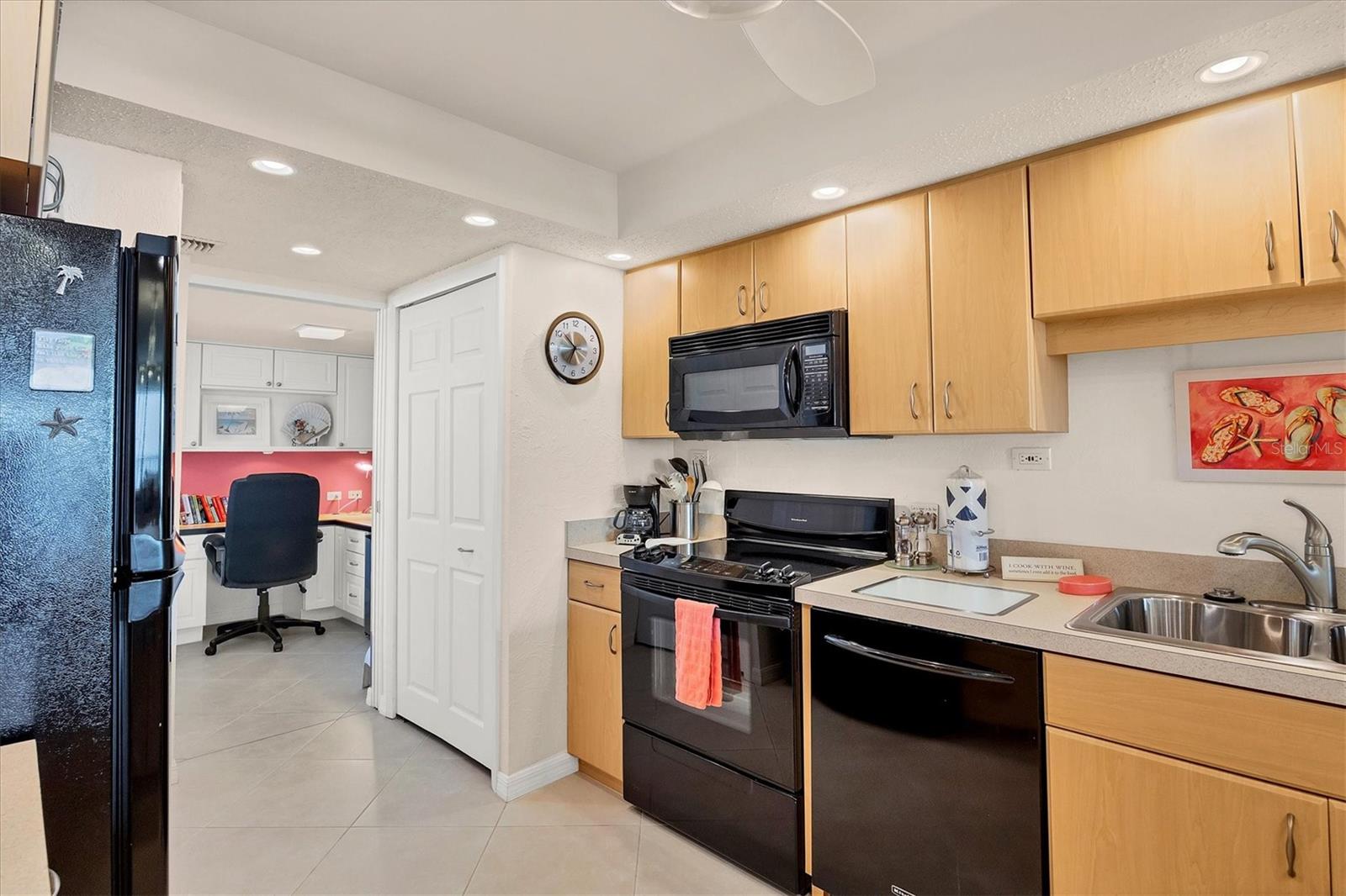 SIESTA BREAKERS - Residential Lease