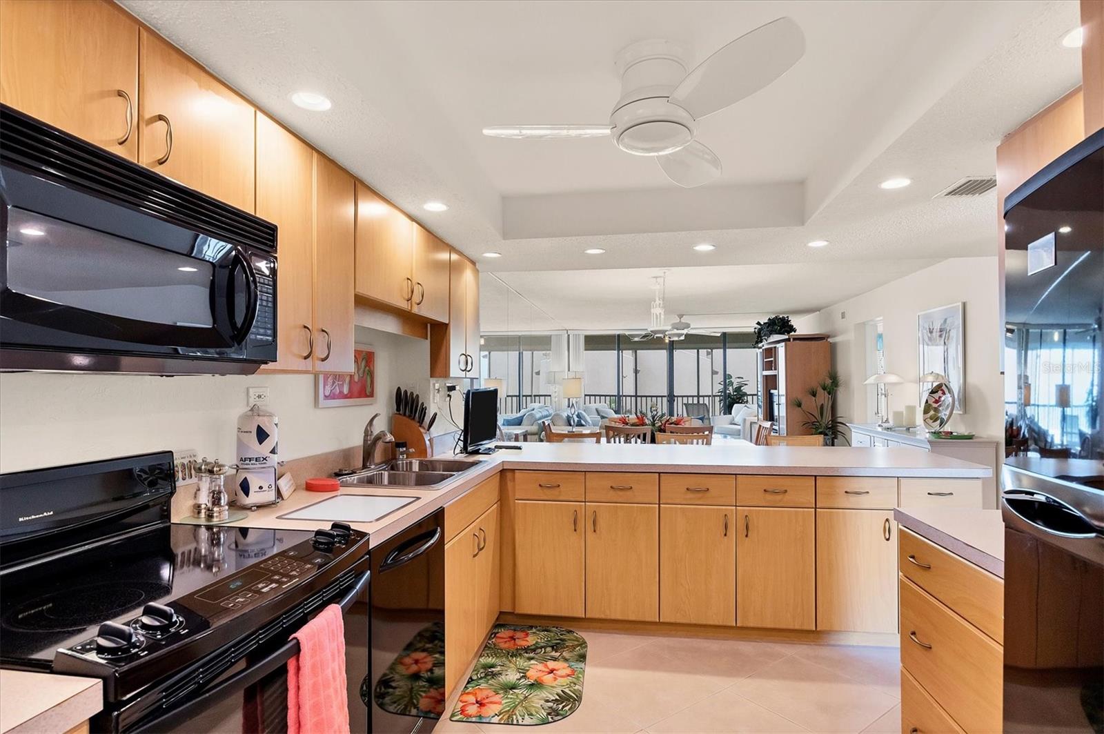 SIESTA BREAKERS - Residential Lease