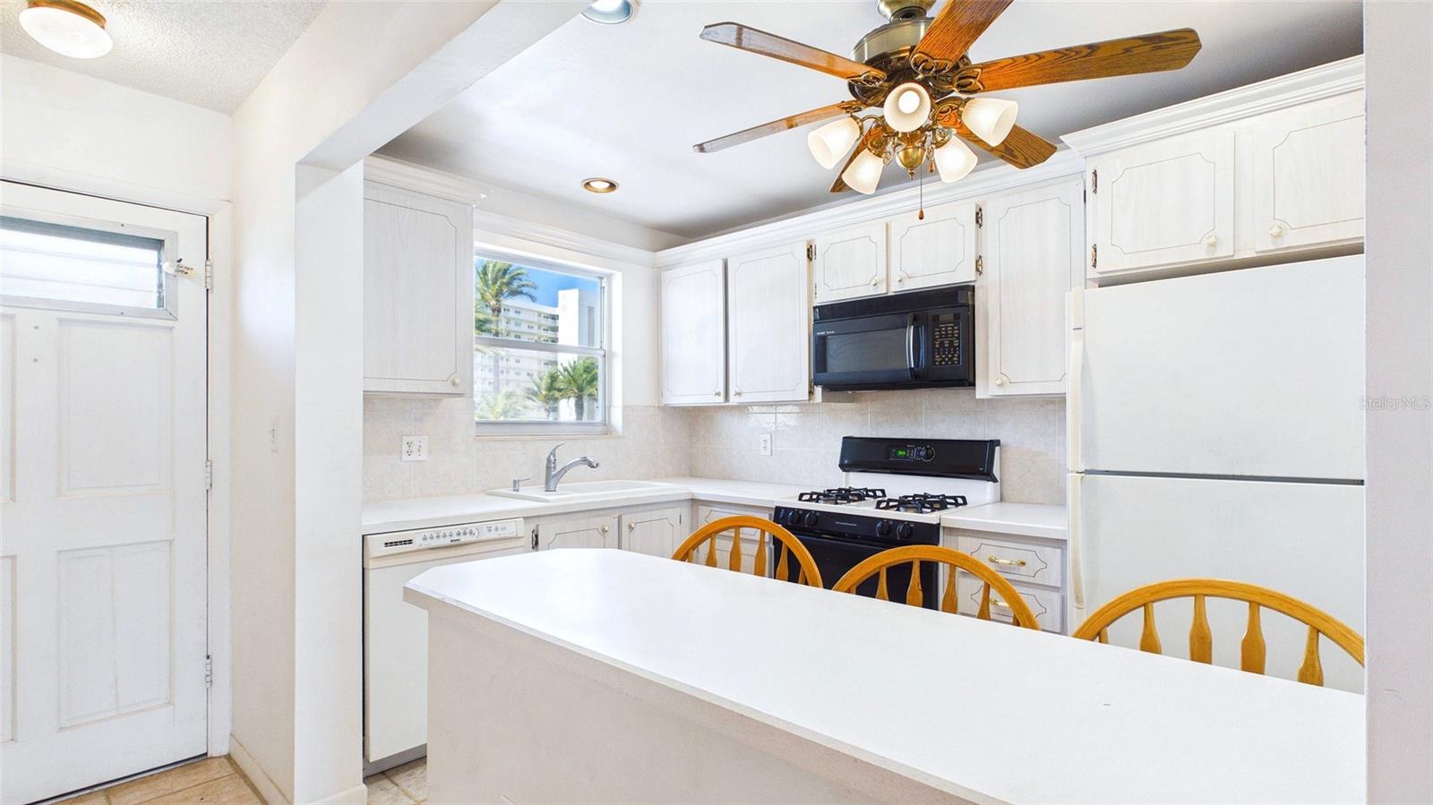 6025 SHORE BOULEVARD S 303