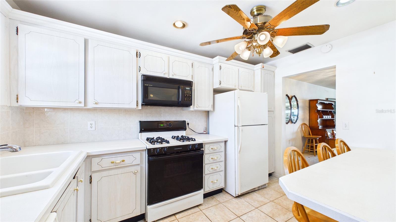 6025 SHORE BOULEVARD S 303