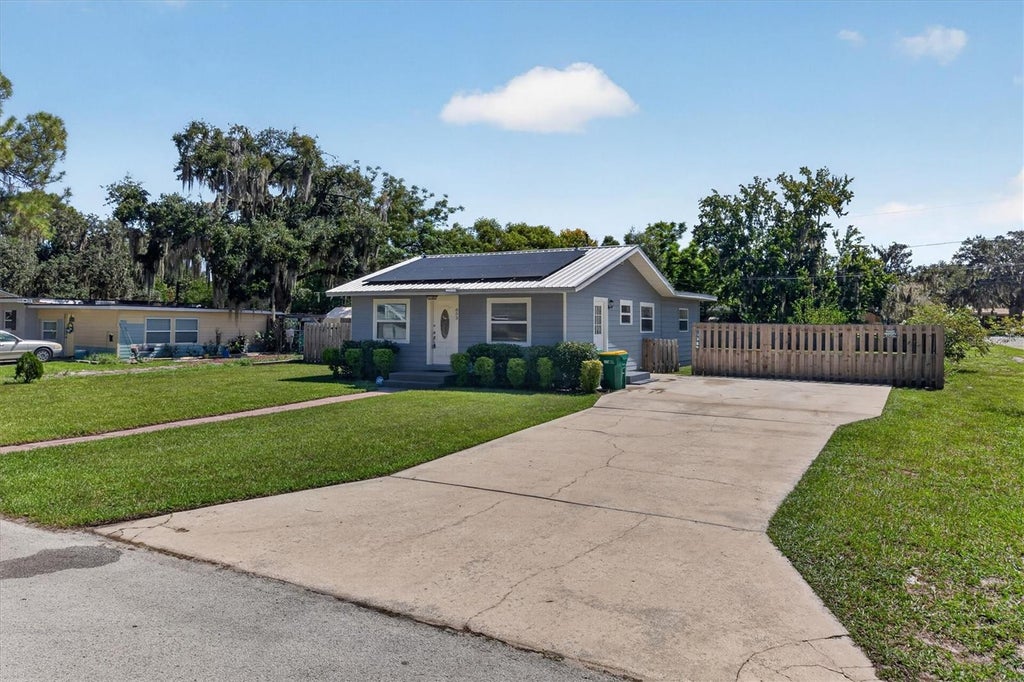 Photo of 803 King Street, Eustis, FL 32726 (MLS # G5116544)
