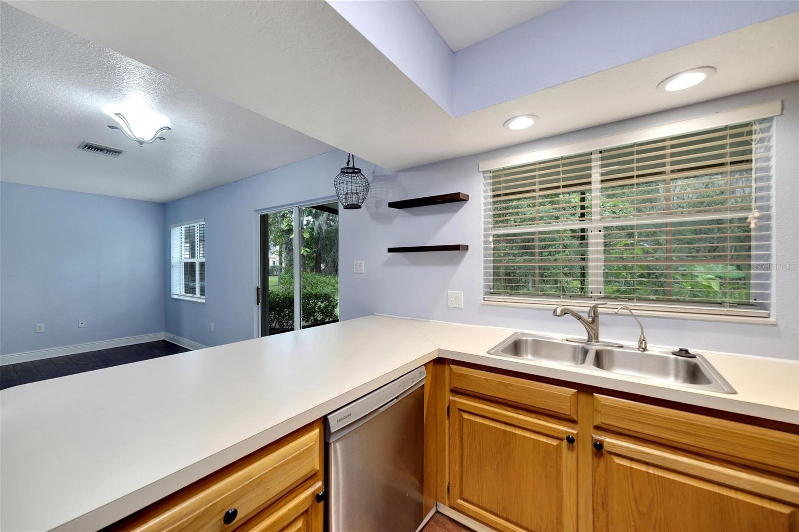 PINE GROVE CONDO AT BLOO - Residential