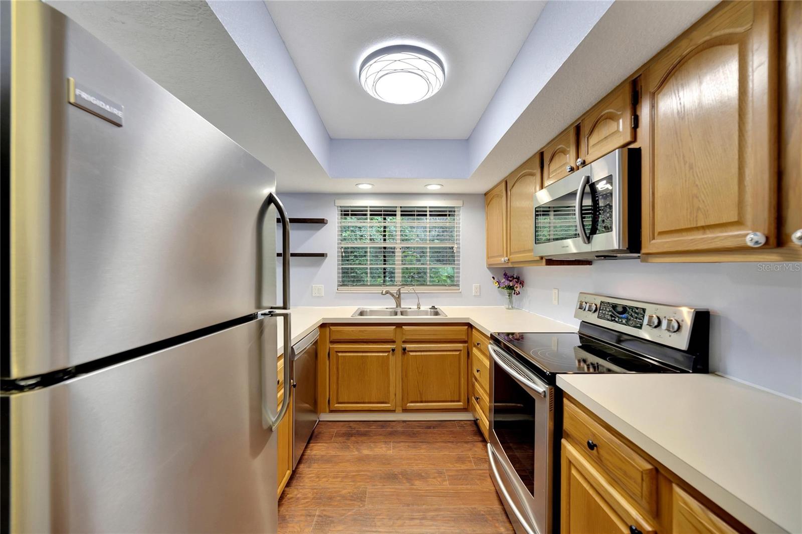 PINE GROVE CONDO AT BLOO - Residential