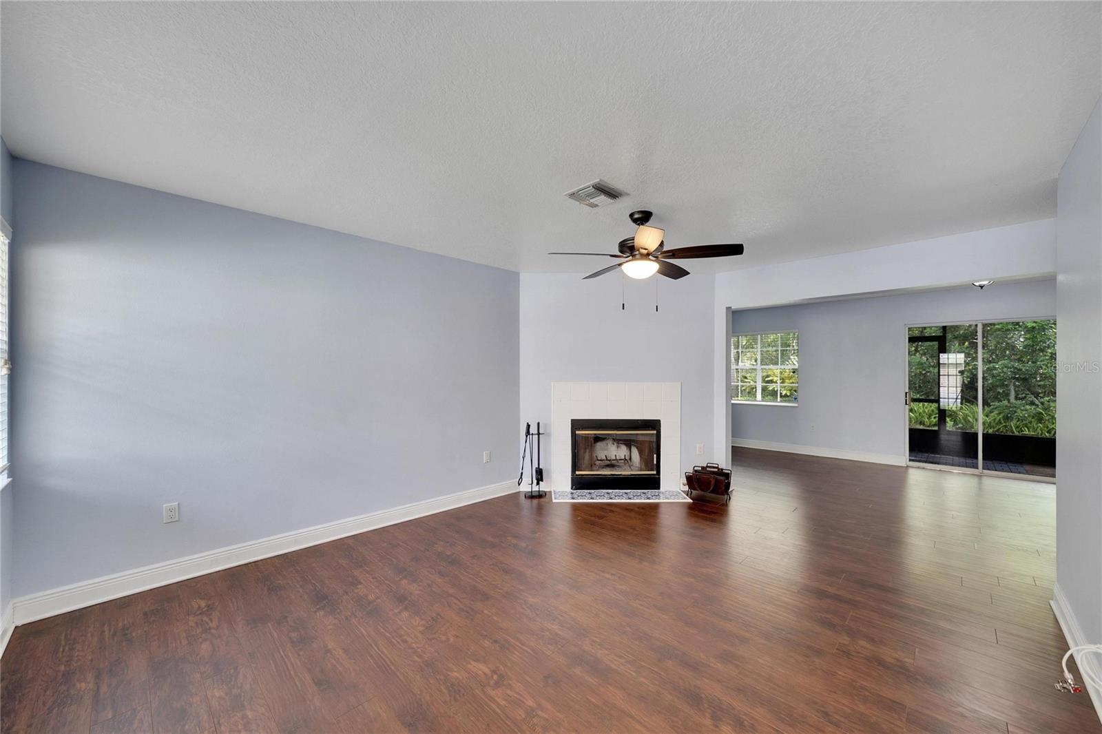 PINE GROVE CONDO AT BLOO - Residential