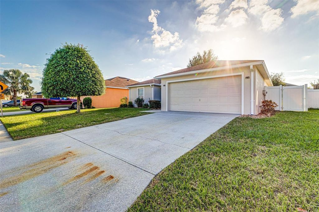 Photo of 6610 Crescent Loop, Winter Haven, FL 33884 (MLS # L4956163)