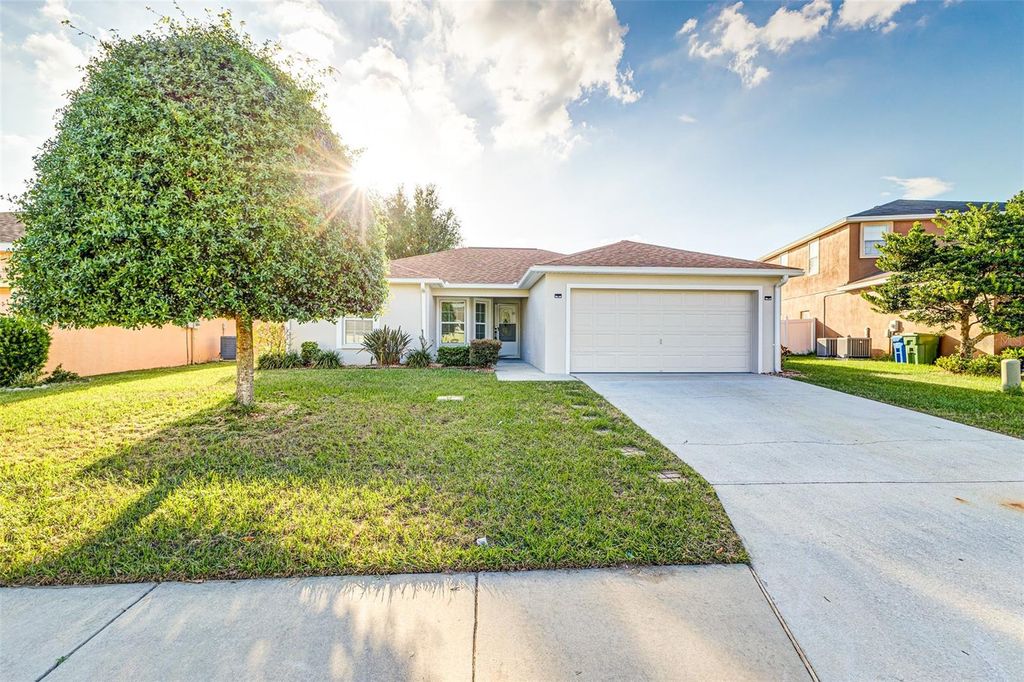 Photo of 6610 Crescent Loop, Winter Haven, FL 33884 (MLS # L4956163)
