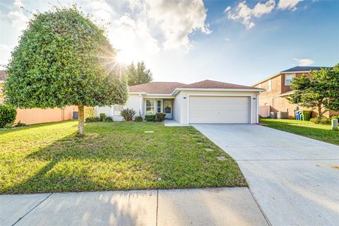 Photo of 6610 Crescent Loop, Winter Haven, FL 33884 (MLS # L4956163)