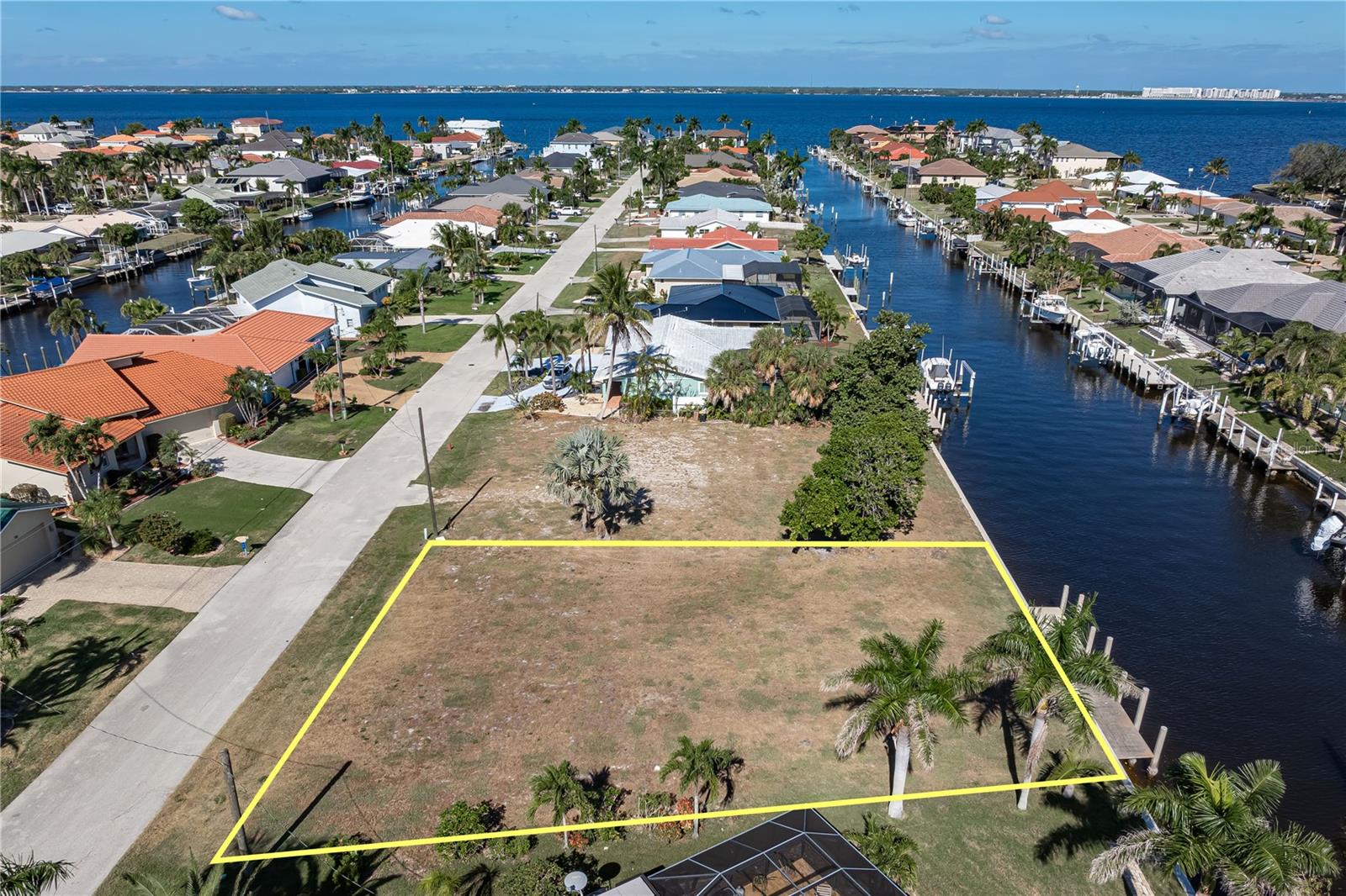 PUNTA GORDA ISLES SEC 04 - Land
