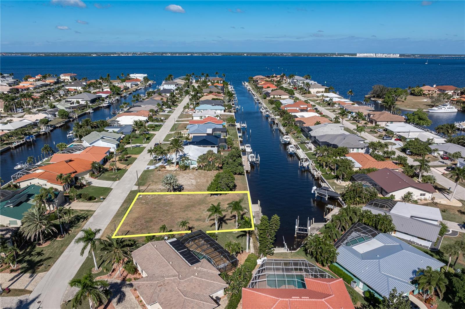 PUNTA GORDA ISLES SEC 04 - Land