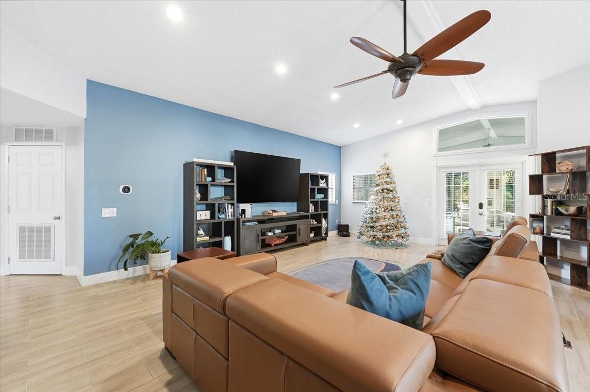 SHADOW WOOD - Residential