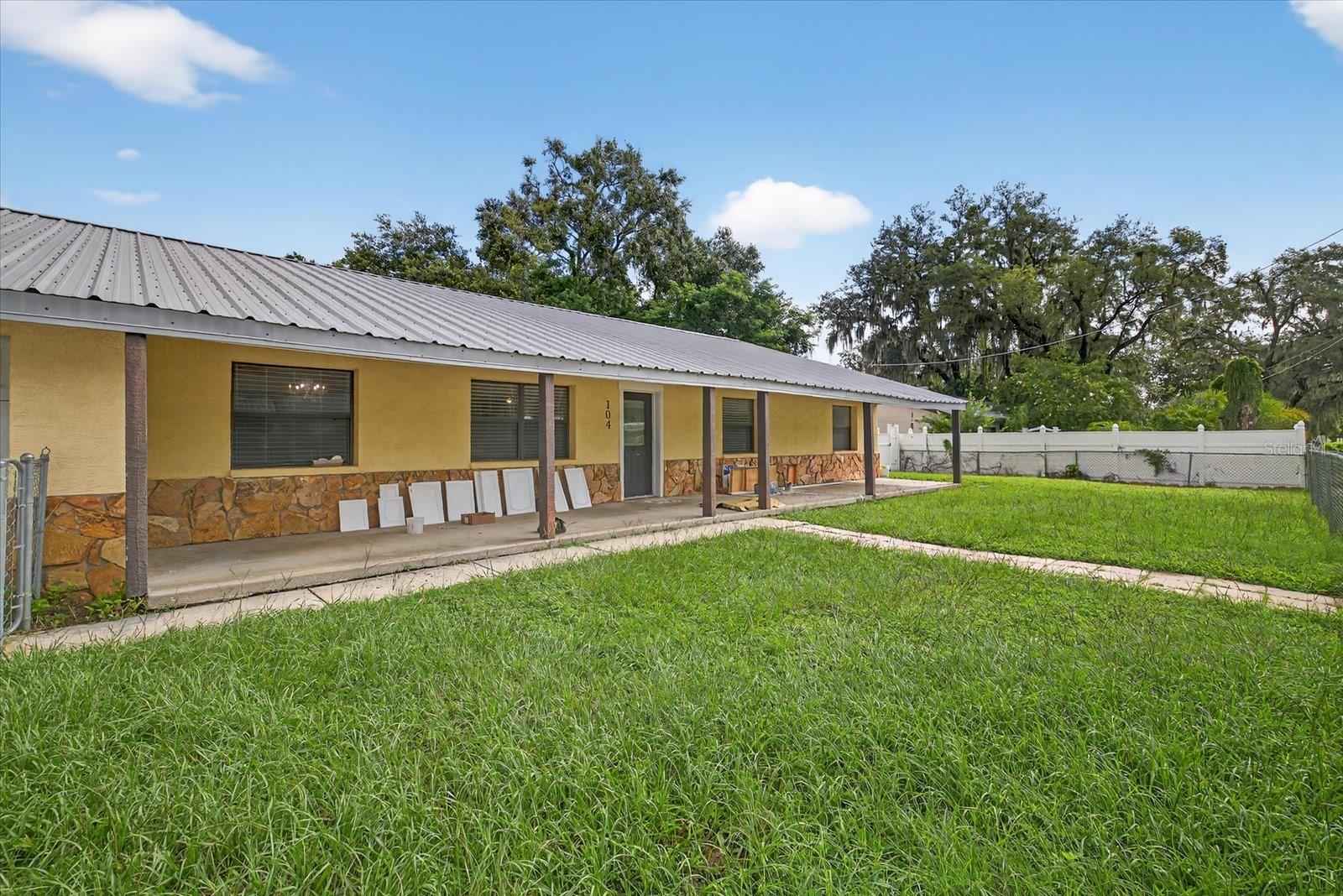 Welcome to this charming home for sale located in Seffner, Florida. This single-story residence features four spacious bedrooms and two full bathrooms, offering over 2,300 square feet of air-conditioned living space. Situated on a 0.27-acre lot, this property offers the perfect balance of space and comfort. You’ll love the screened-in pool, ideal for outdoor relaxation, as well as the convenience of a double garage.
This home is a fantastic opportunity for anyone seeking spacious living in a great Seffner location. Don’t miss out on seeing it!