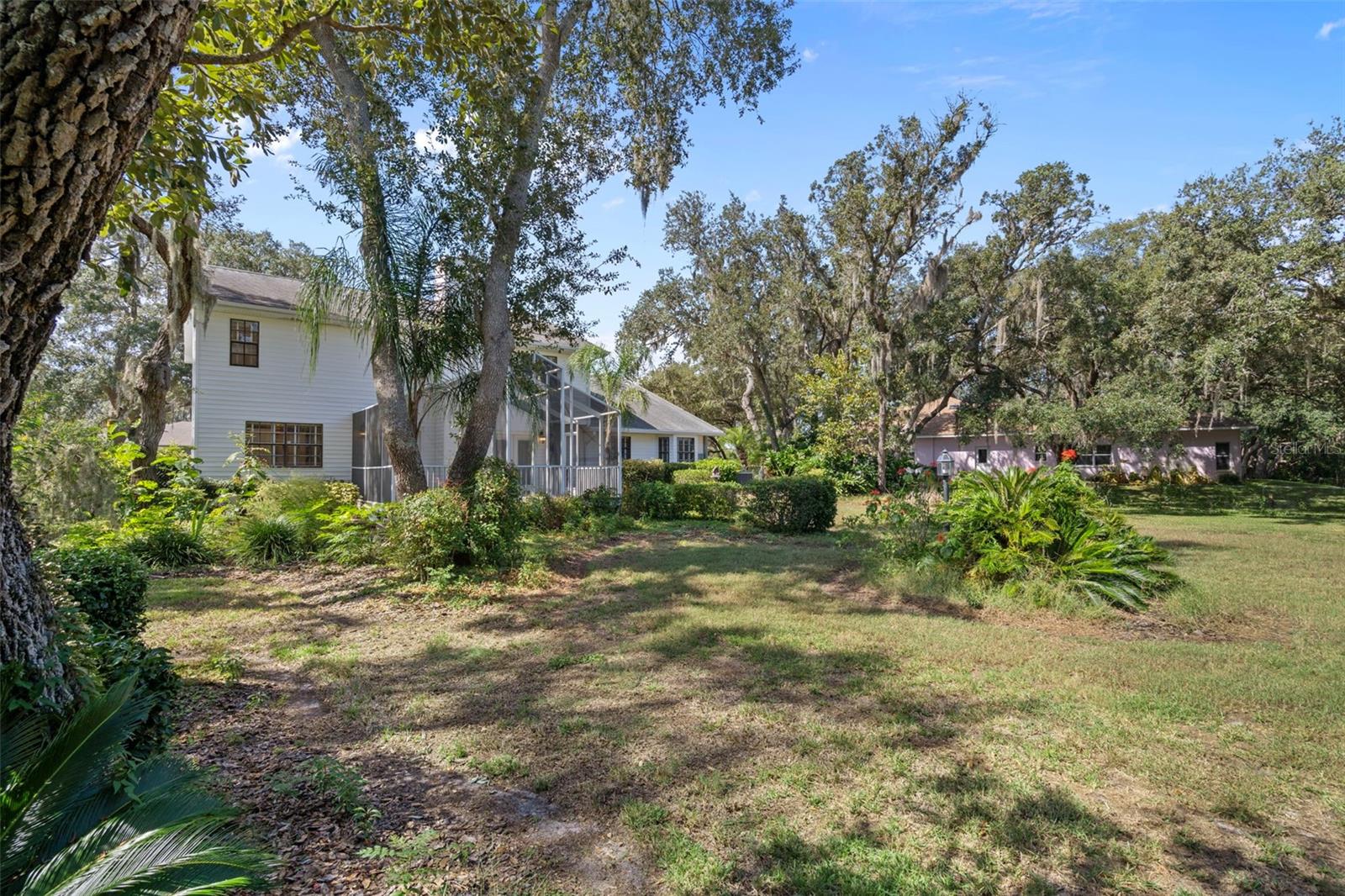 AUTUMN OAKS - Residential