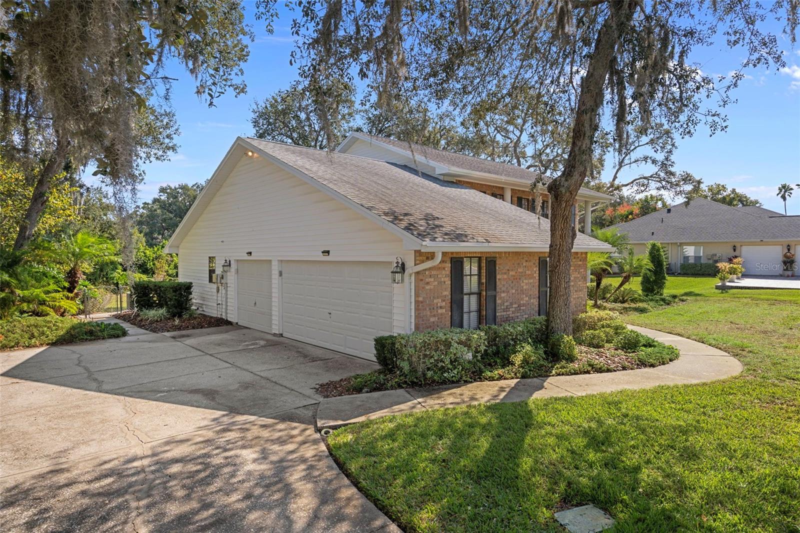 AUTUMN OAKS - Residential