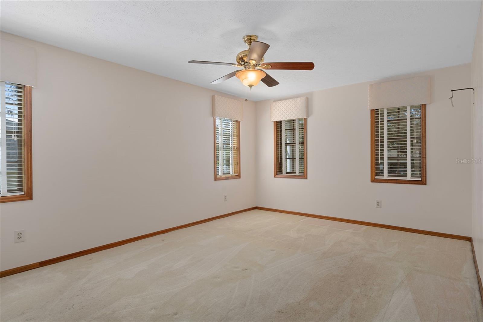 AUTUMN OAKS - Residential